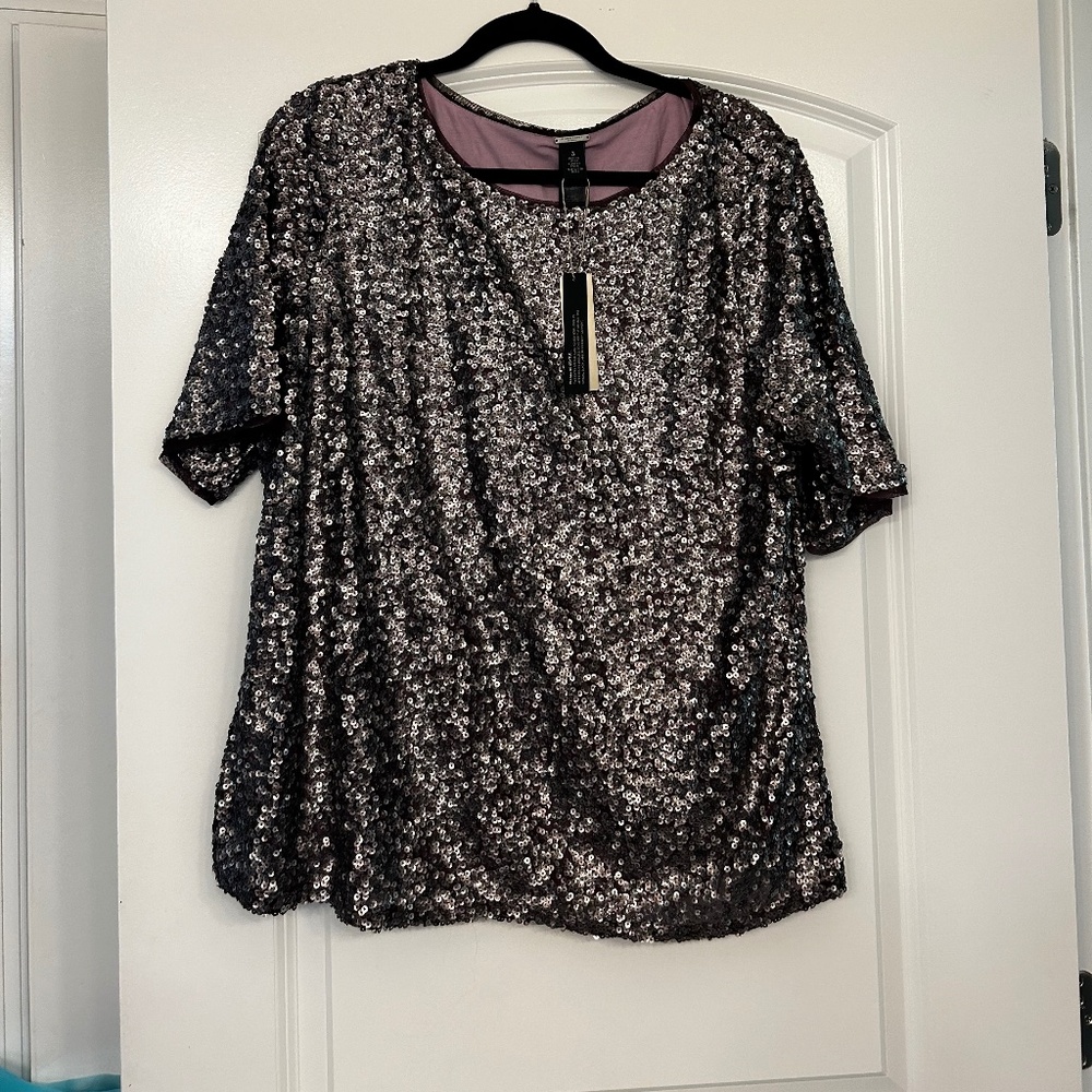 Beautiful “BLACK LABEL” Chicos Top size 3 (XL) Silver NWT